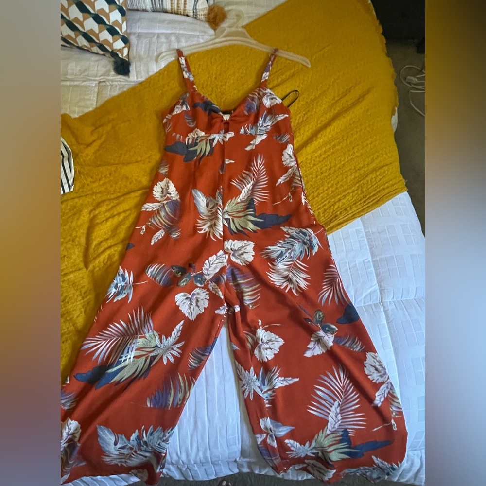 -  floral jumpsuit